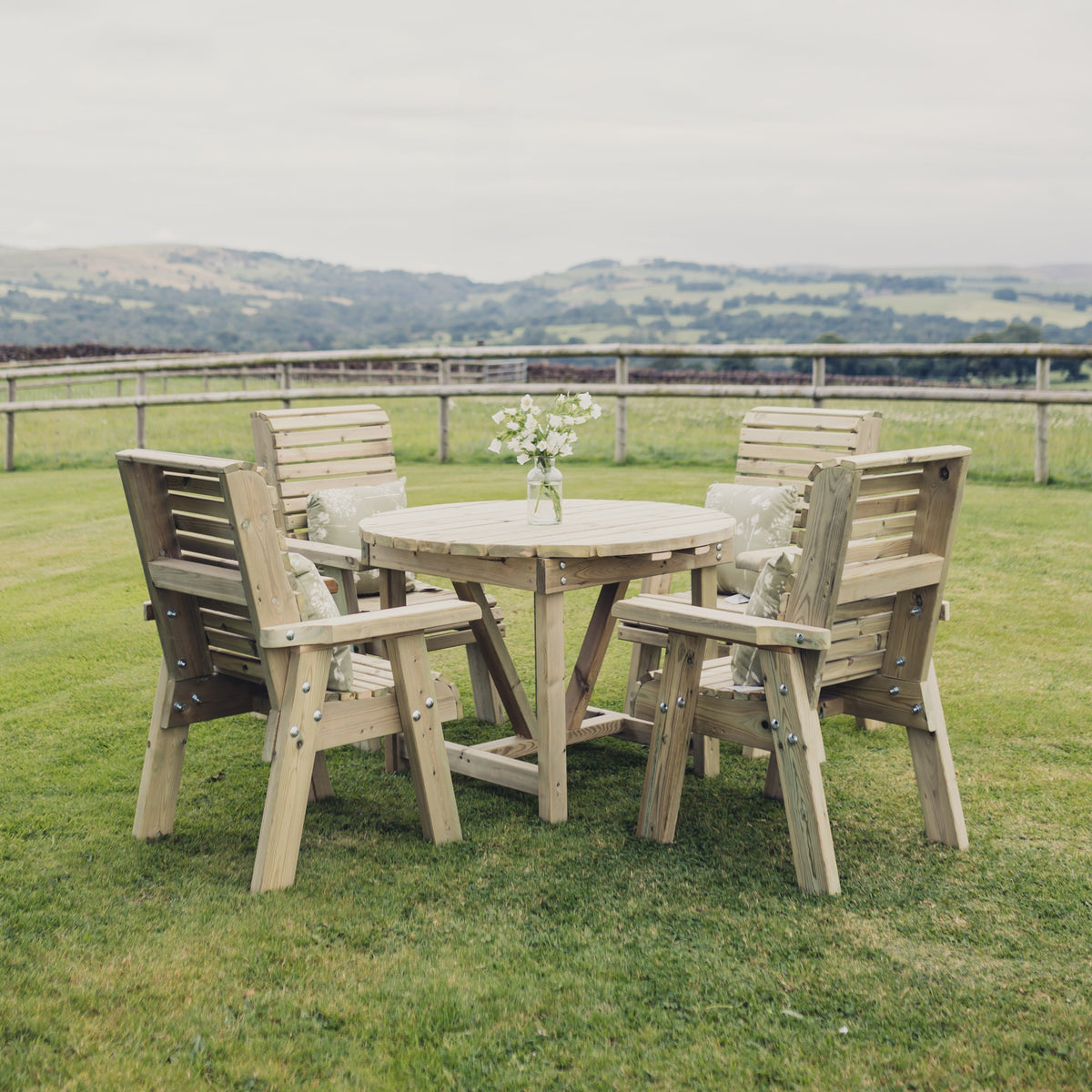 ERGO ROUND TABLE SET - 4 SEATER – Churnet Valley Garden Furniture