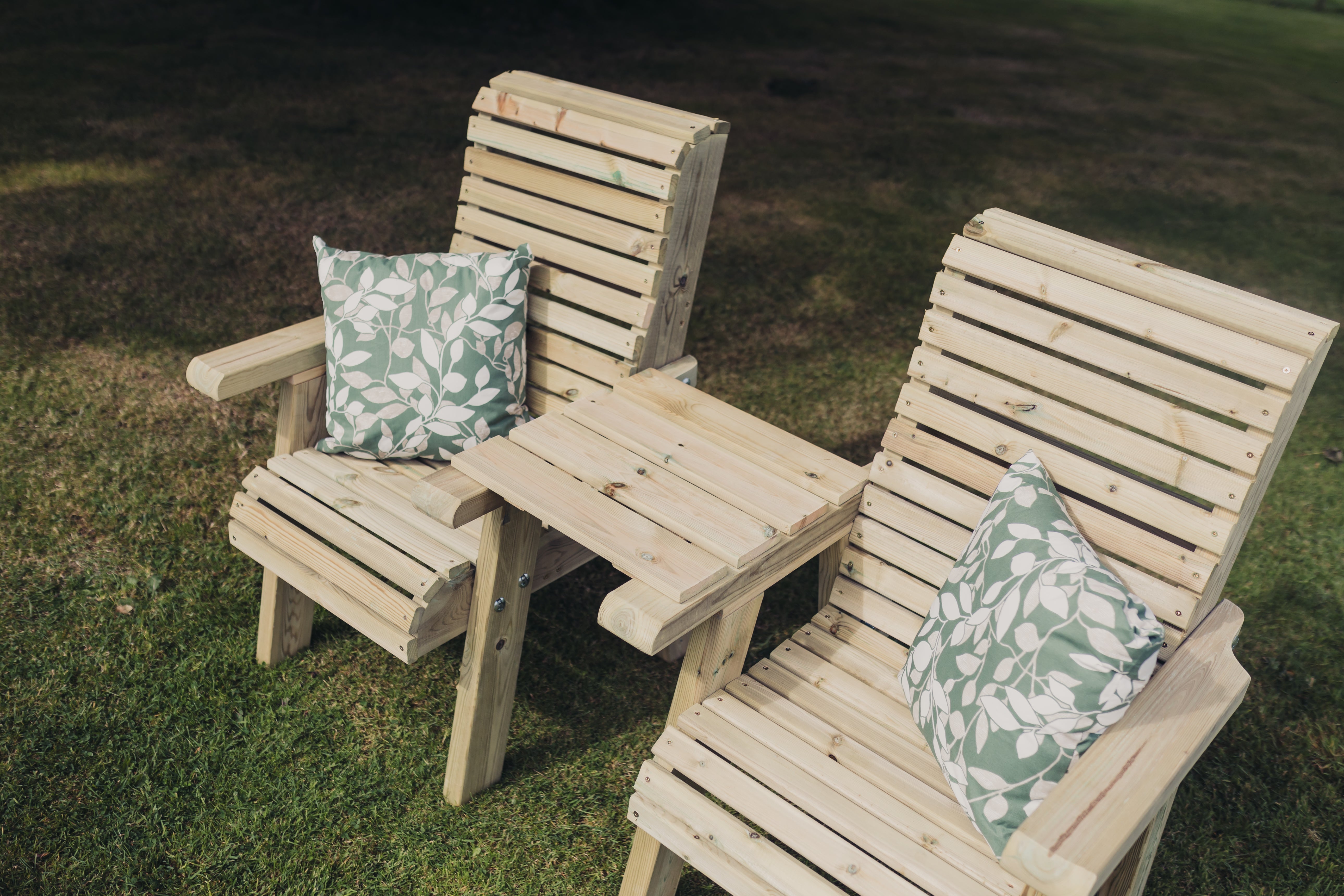 CHAIRS & BENCHES