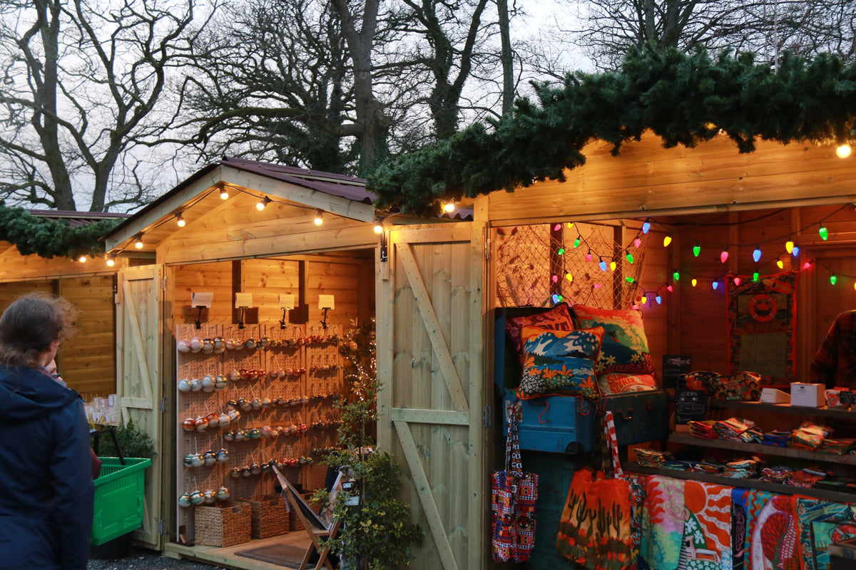 2.4m x 2m walk-in timber market chalet with barn doors