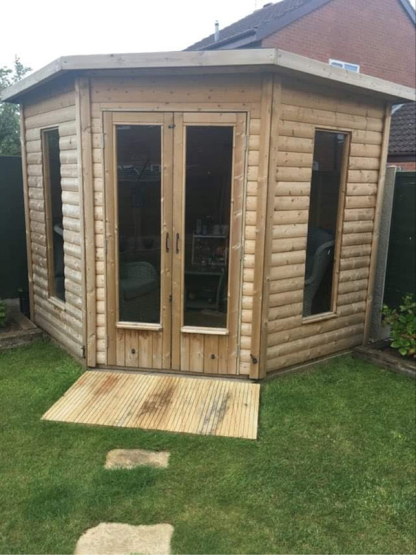 Glossop corner summerhouse exterior