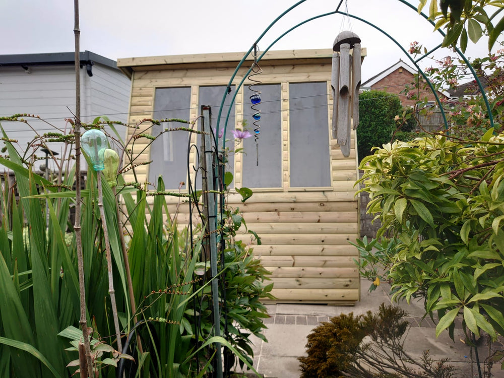 8x10 potting shed exterior with front windows